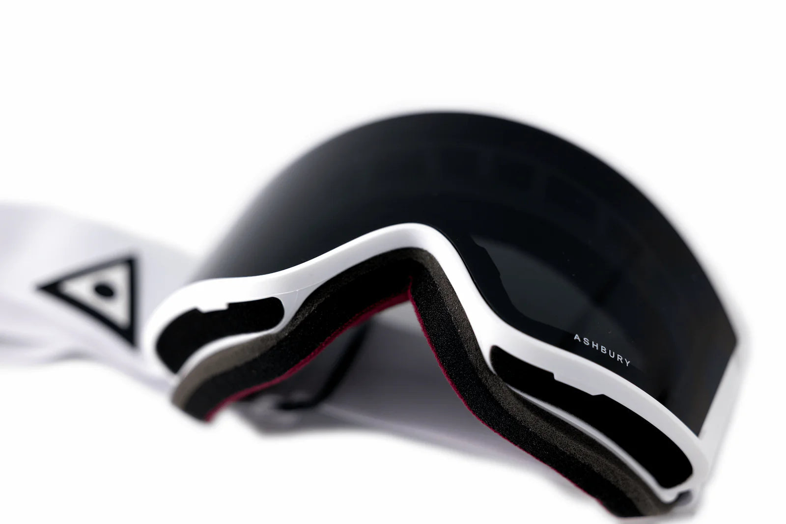 ASHBURY_A12_WHITE-TRIANGLE_3